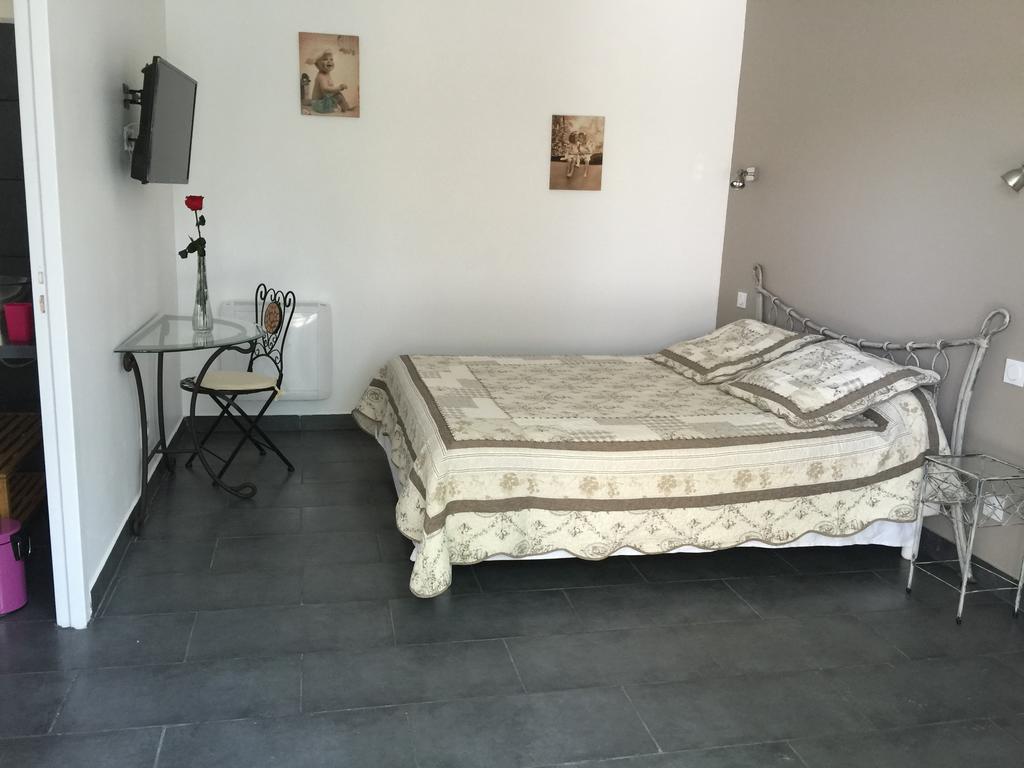 Chambres D'Hotes Le Mas Du Bijou Bleu Puget-sur Argens Exteriör bild